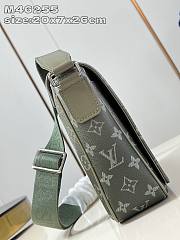 Louis Vuitton LV District PM Khaki Green 26x20x7cm - 3