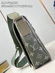 Louis Vuitton LV District PM Khaki Green 26x20x7cm - 2