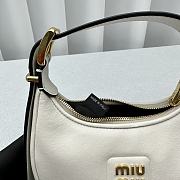 Miu Miu Shoulder Bag White Leather 17x15.5x5.5cm - 3