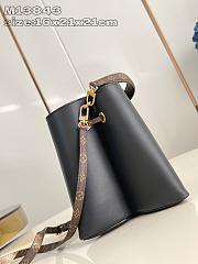 Louis Vuitton LV Bloom PM Bag Black 21x16x21cm - 5