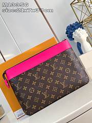 Louis Vuitton LV Pochette Voyage Souple Pink 30x21x7.5cm - 4