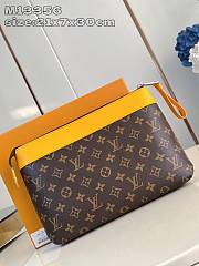 Louis Vuitton LV Soft Travel Pouch Yellow 30x21x7.5cm - 2