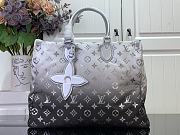 Louis Vuitton LV OnTheGo MM Frost 35x27x14cm - 1