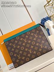 Louis Vuitton LV Pochette Voyage MM Green 27x21x6cm - 3