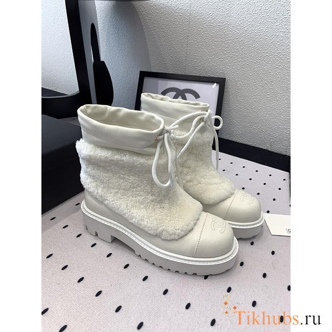 Chanel Leather With Fur Short Boots White - 1