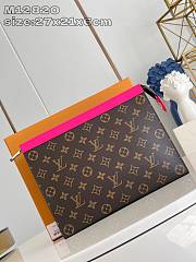 Louis Vuitton LV Pochette Voyage MM Pink 27x21x6cm - 1