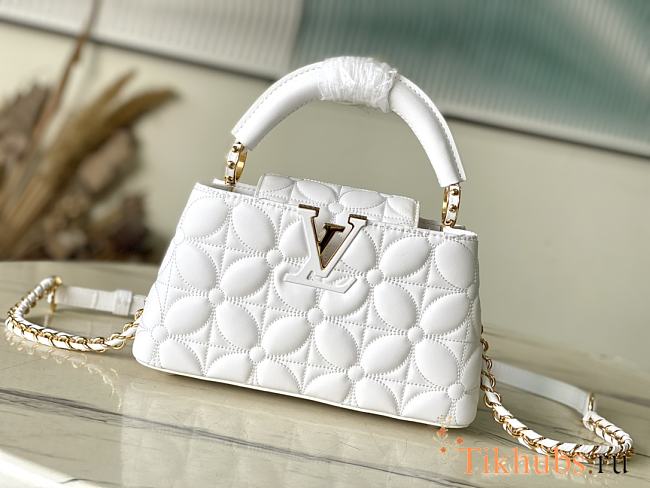 Louis Vuitton LV Capucines East-West Mini White 22x12x8cm - 1