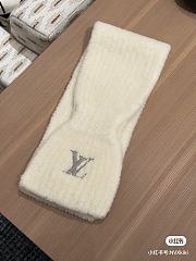 Louis Vuitton Only LV Mini Comfy White Scarf 70x13cm - 1