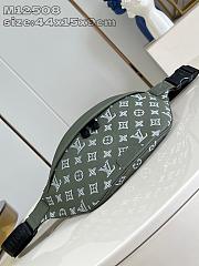 Louis Vuitton LV Discovery Bumbag Olive Green 44x15x9cm - 1