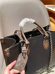 Louis Vuitton LV Onthego MM Black 35cm - 3