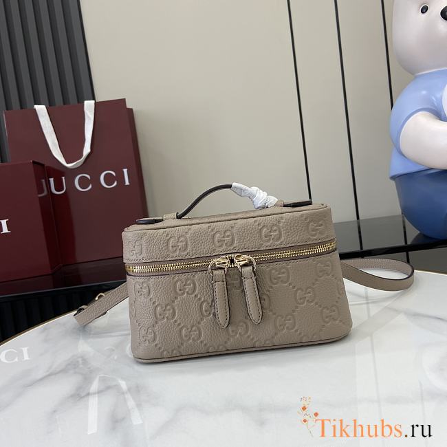 Gucci GG Emblem Super Mini Bag Taupe 20x12x6cm - 1