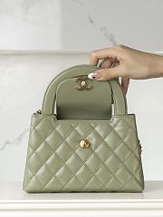 Chanel Kelly Green Top Handle Bag 13x19x7cm - 2