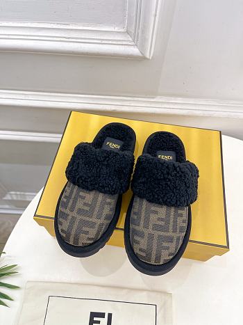 Fendi Winter Slides