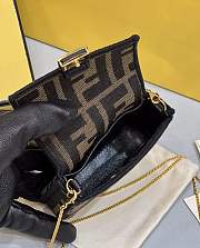 Fendi Nano Baguette Bag 10x2x7cm - 4