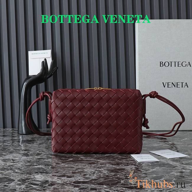 Bottega Veneta Small Loop Camera Bag Red Wine 22x15.5x9cm - 1