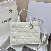 Dior Medium Book Tote White Macrocannage Calfskin 36.5 x 28 x 17.5 - 1