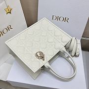 Dior Medium Book Tote White Macrocannage Calfskin 36.5 x 28 x 17.5 - 4