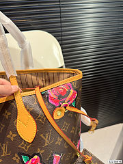 Louis Vuitton LV Neverfull MM Roses Monogram Canvas 31x28x14cm - 6