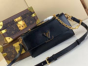 Louis Vuitton LV Wallet On Chain Capucines Black 23x12x4cm - 1