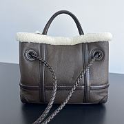 Bottega Veneta Andiamo Small Leather Shearling Top Handle Bag 25x22x10.5cm - 3