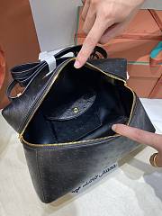 Loro Piana Extra Bag L27 Ostrich Leather Black 27x10x16cm - 4