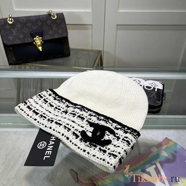 Chanel CC Logo Knitted Beanie White - 1