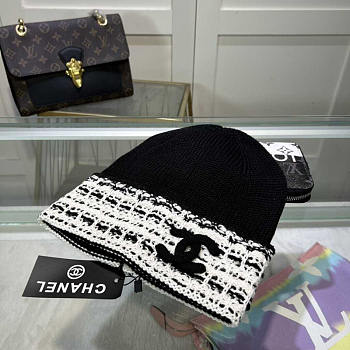 Chanel CC Logo Knitted Beanie Black