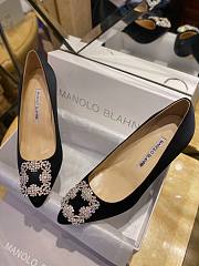 Manolo Blahnik Hangisi 10mm Black Satin Pumps - 4