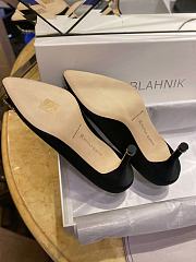 Manolo Blahnik Hangisi 10mm Black Satin Pumps - 2