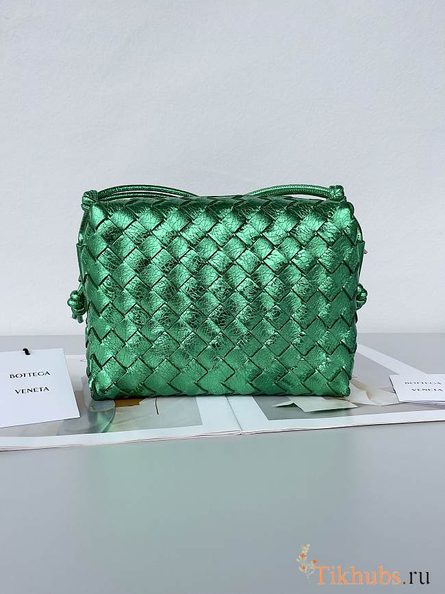 Bottega Veneta Loop Bag Green Metallic 25x15x8cm - 1