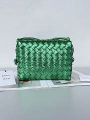 Bottega Veneta Loop Bag Green Metallic 25x15x8cm - 1