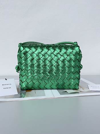 Bottega Veneta Loop Bag Green Metallic 25x15x8cm