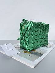 Bottega Veneta Loop Bag Green Metallic 25x15x8cm - 4