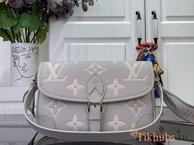 Louis Vuitton LV Diane Bag Grey 24x15x9cm - 1