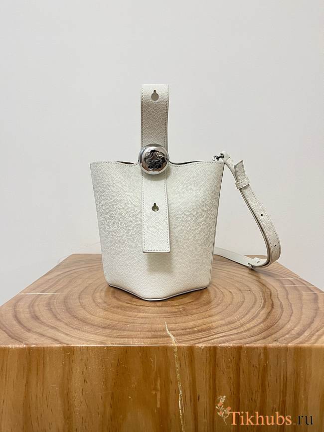 Loewe Pebble Bucket White Bag 20x16x16cm - 1