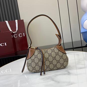 Gucci GG Emblem Super Mini Shoulder Bag 23x13x2cm