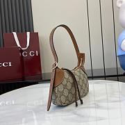 Gucci GG Emblem Super Mini Shoulder Bag 23x13x2cm - 6