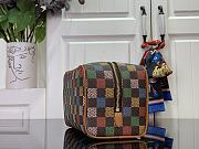 Louis Vuitton LV Locker Dopp Kit Multicolor 23x13x12cm - 4