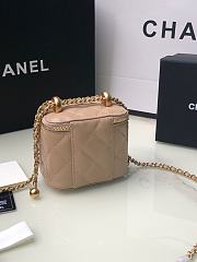 Chanel Mini Vanity Case Pink Lambskin 11x8.5x7cm - 4