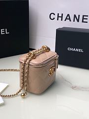 Chanel Mini Vanity Case Pink Lambskin 11x8.5x7cm - 2