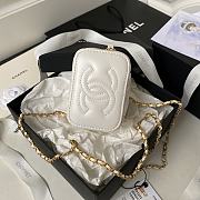 Chanel 24C Mini Vanity Case White Lambskin 11x8.5x7cm - 4