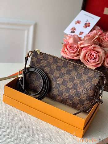 LV Pochette Monogram 21x13x3cm