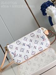Louis Vuitton LV Pochette Accessoire White 23.5x13.5x4cm - 1