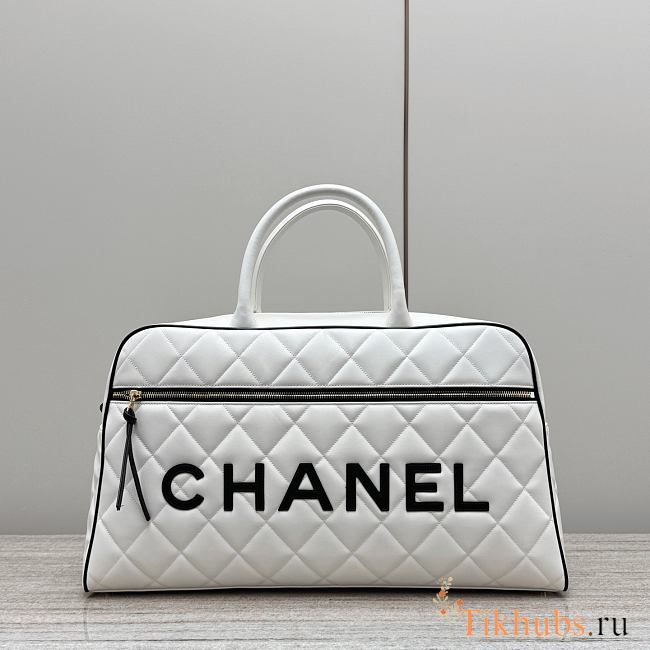 Chanel Duffle Bag White Lambskin 47x27x13cm - 1