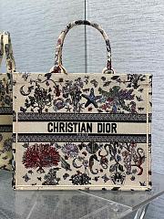 Dior Large Book Tote Beige Multicolor Cabinet Motif 42x18x35cm - 1