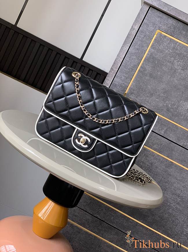 Chanel Flap Bag Lambskin Black & White 23.5x16.5x6.5cm - 1