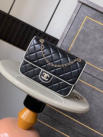 Chanel Flap Bag Lambskin Black & White 23.5x16.5x6.5cm