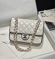 Chanel Flap Bag Lambskin White Black 23.5x16.5x6.5cm - 1