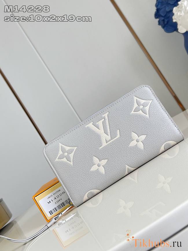 Louis Vuitton LV Zippy Wallet Grey 19x10x2cm - 1