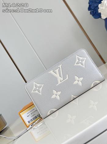 Louis Vuitton LV Zippy Wallet Grey 19x10x2cm